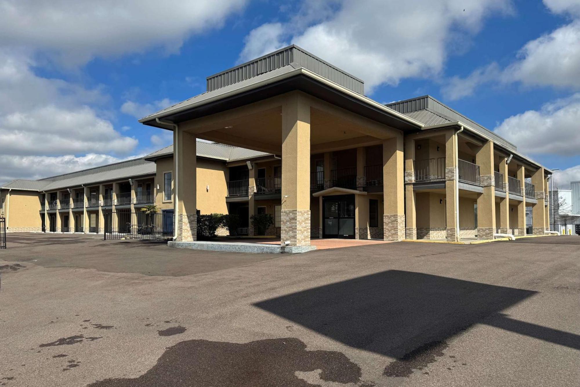 Super 8 By Wyndham Jackson Ms Hotel Exterior photo