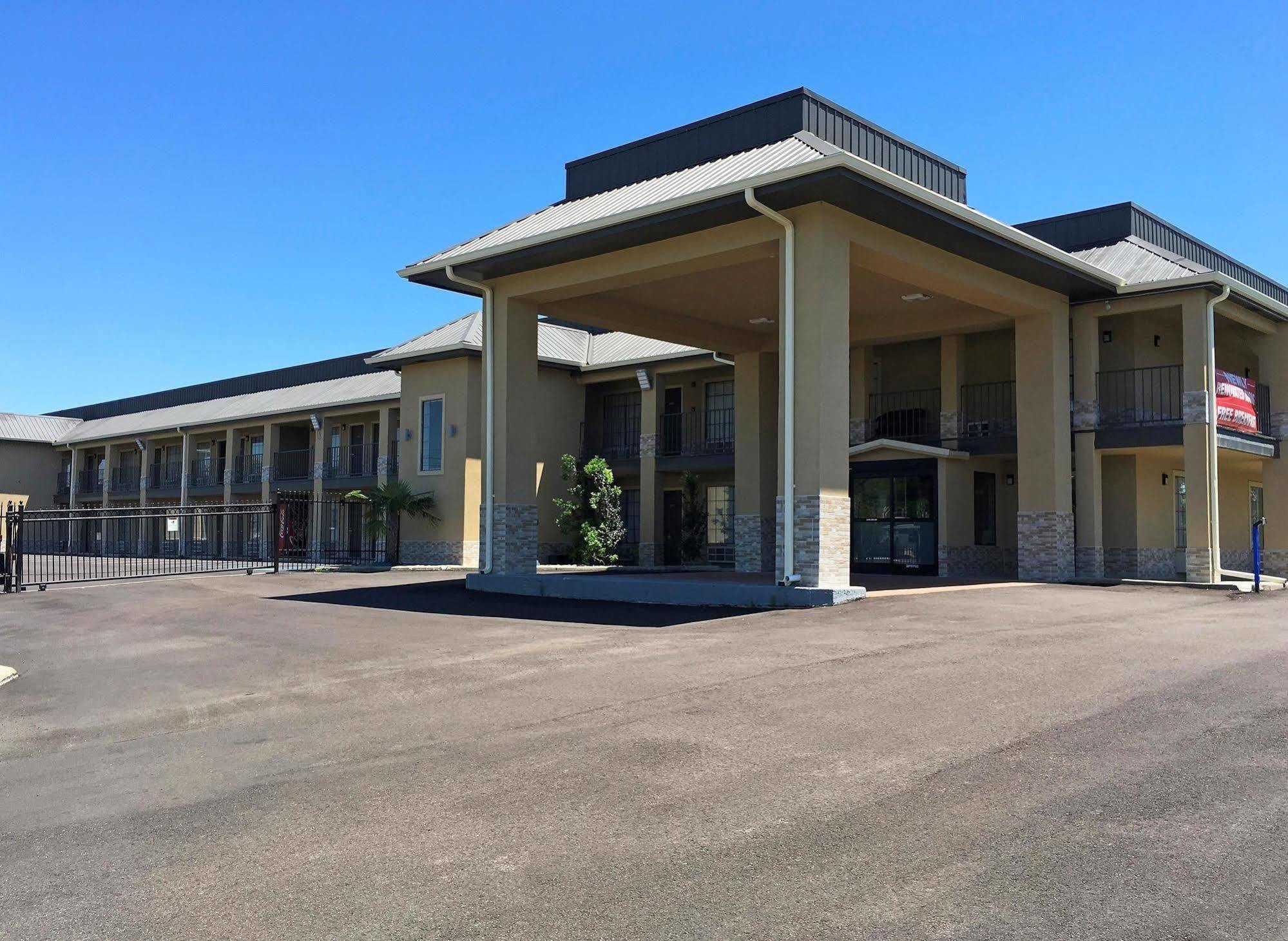 Super 8 By Wyndham Jackson Ms Hotel Exterior photo