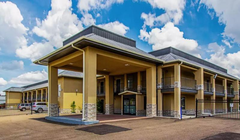 Super 8 By Wyndham Jackson Ms Hotel Exterior photo